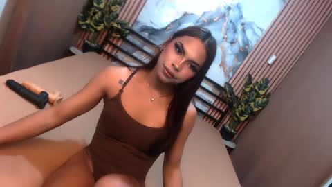 yvonnellvs online show from May 2, 12:48 am