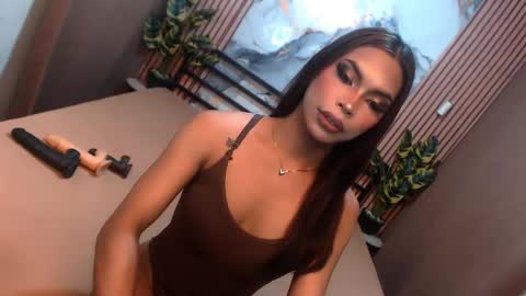 yvonnellvs online show from May 2, 9:08 pm