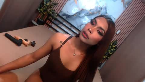 yvonnellvs online show from May 18, 5:24 pm