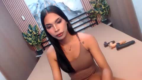 yvonnellvs online show from June 30, 6:42 pm