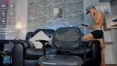 zack_joness10 online show from August 12, 9:00 am