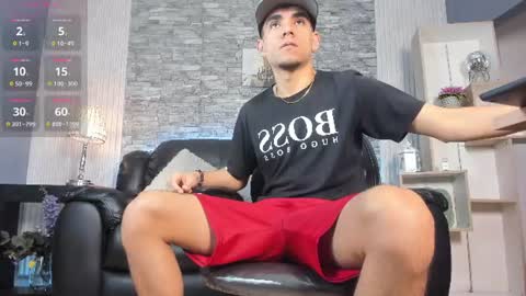 zack_joness10 online show from August 16, 4:16 am