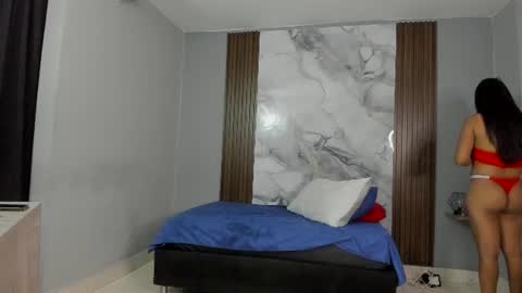 zafina_95 online show from August 13, 5:43 am