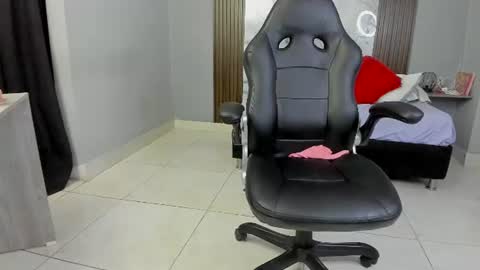 zafina_95 online show from August 15, 7:34 am