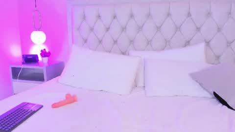 zafiro_rousse_ online show from August 11, 1:29 am