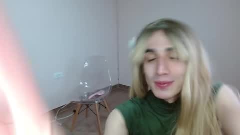 Hello welcome to my roomIm Zara online show from March 19, 1:14 pm