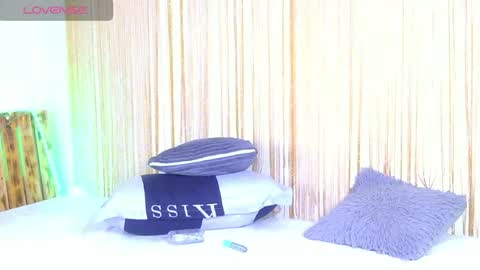 Zara Lae online show from August 14, 11:03 am