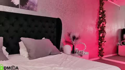 zarabloomx online show from August 6, 8:52 pm