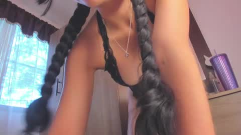   online show from August 3, 8:49 pm