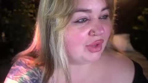 Lola online show from August 6, 8:30 pm