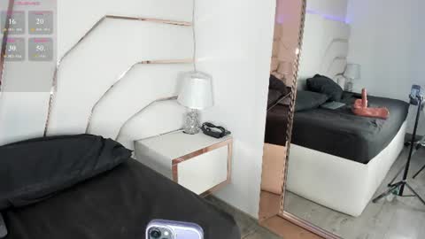 zarell_roa online show from August 11, 8:55 pm