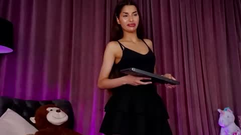 zariaavera online show from July 18, 3:35 pm