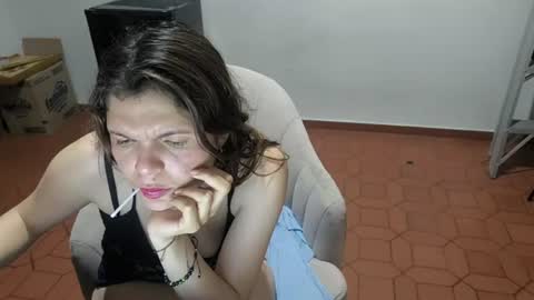 zelda_princess77 online show from July 23, 4:15 am