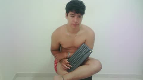 zeus_183 online show from July 17, 1:44 pm