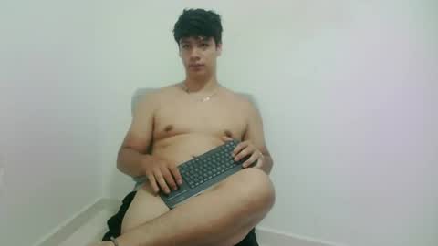 zeus_183 online show from July 17, 11:38 pm