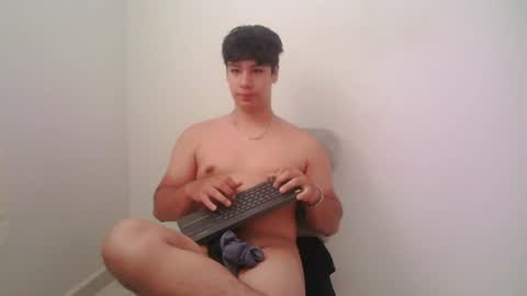 zeus_183 online show from July 19, 2:41 pm