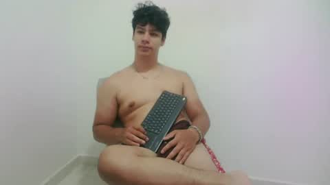 zeus_183 online show from July 20, 10:13 pm