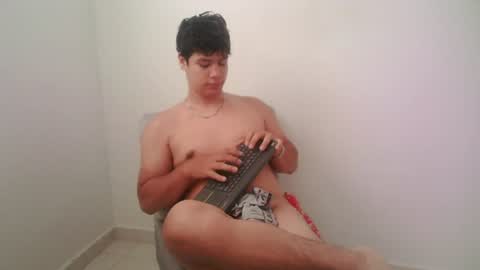 zeus_183 online show from July 21, 12:18 pm