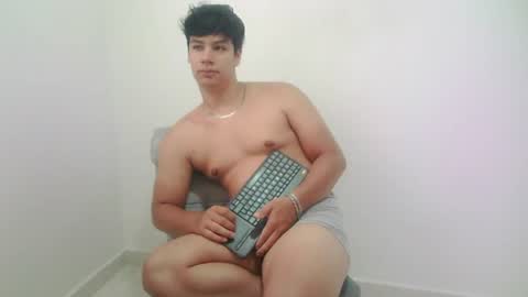 zeus_183 online show from July 21, 1:24 pm