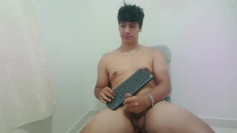 zeus_183 online show from July 22, 11:34 am