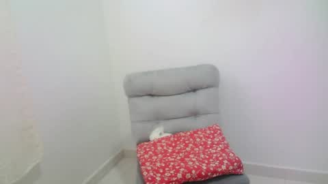 zeus_183 online show from July 24, 2:09 pm