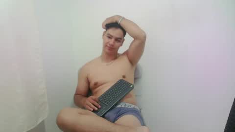 zeus_183 online show from July 25, 1:37 pm