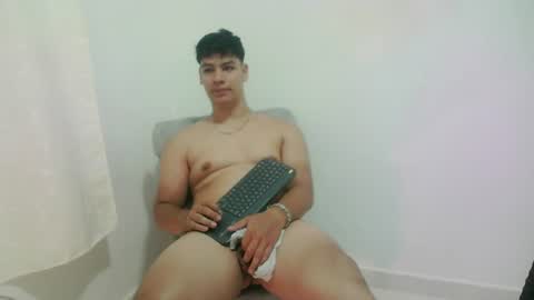 zeus_183 online show from July 26, 3:55 am