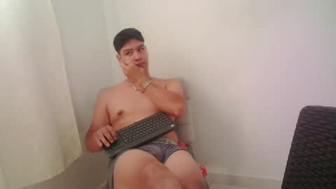 zeus_183 online show from July 27, 12:21 pm