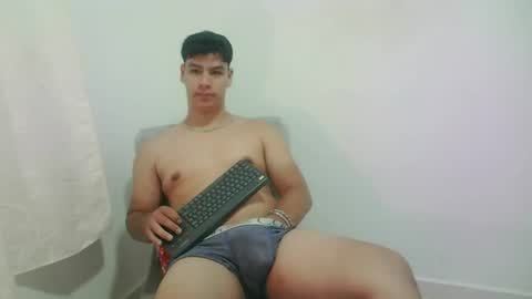zeus_183 online show from July 28, 4:51 am