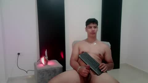 zeus_183 online show from August 2, 1:51 pm