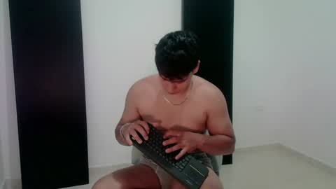 zeus_183 online show from August 5, 1:53 pm