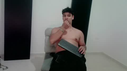 zeus_183 online show from August 12, 1:08 am