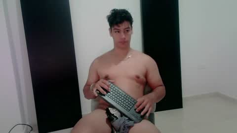 zeus_183 online show from August 15, 12:20 pm
