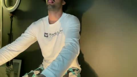 zeusdelicious online show from August 12, 10:34 pm