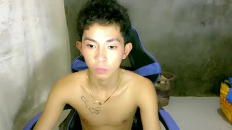 zian_smithx online show from May 7, 3:13 pm