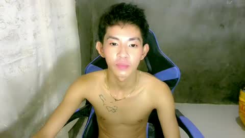 zian_smithx online show from May 7, 5:47 pm