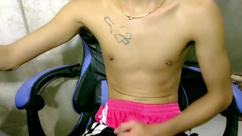 zian_smithx online show from May 7, 6:53 pm