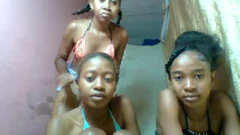 zinaely39 online show from August 11, 6:37 am