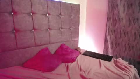 zira_lux online show from August 15, 9:35 am