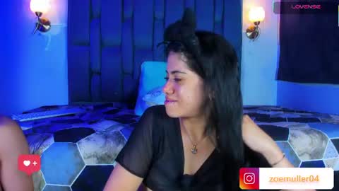 zoe_axel1 online show from August 12, 7:27 pm