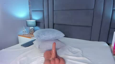 zoe_blosson online show from August 6, 1:32 pm
