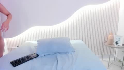 zoe_blunt_ online show from February 21, 1:20 pm