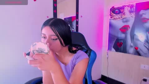 zoe_connor19 online show from August 7, 8:42 pm