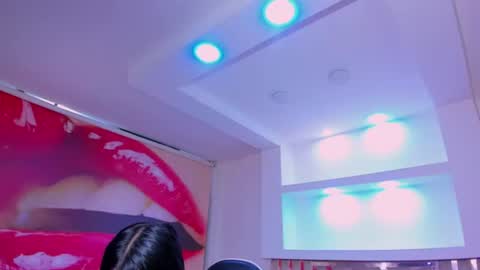 zoe_connor19 online show from August 10, 10:33 pm