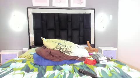 zoe_curvyy online show from August 3, 4:36 pm