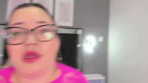 zoe_curvyy online show from August 7, 12:16 pm