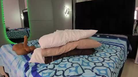 zoe_curvyy online show from August 15, 4:44 pm