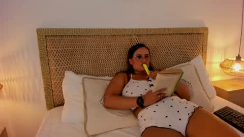 zoe_danae_ online show from August 13, 3:48 pm