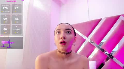 zoe_evaanss_ online show from August 1, 7:31 pm