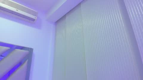 zoe_evaanss_ online show from August 15, 7:07 pm